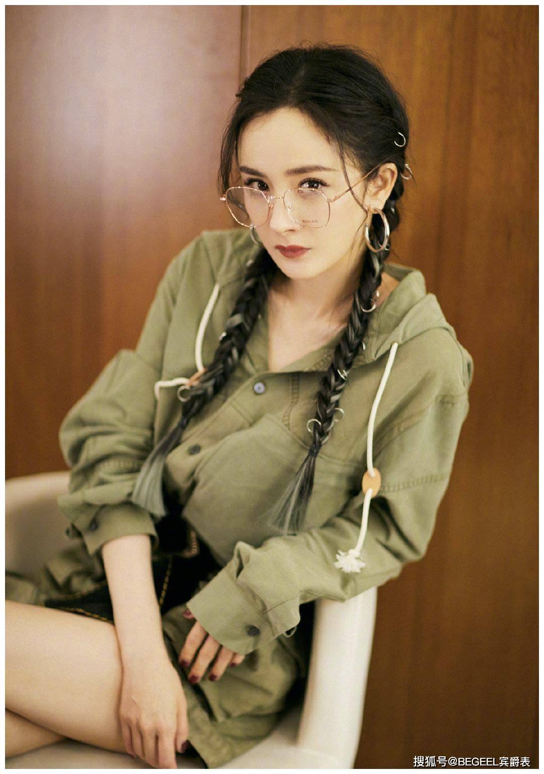 黑色|秋天最火的颜色不是大地色!4种橄榄绿百搭单品,穿出优雅感