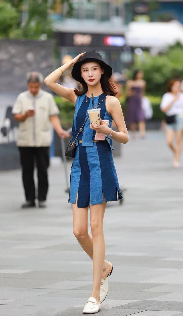 卫衣|高个子女生初秋穿搭！趁天还未凉，再来吸引一波眼球吧！