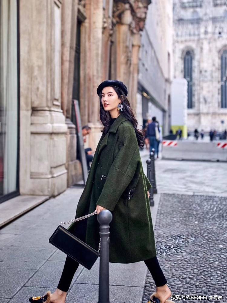 黑色|秋天最火的颜色不是大地色!4种橄榄绿百搭单品,穿出优雅感