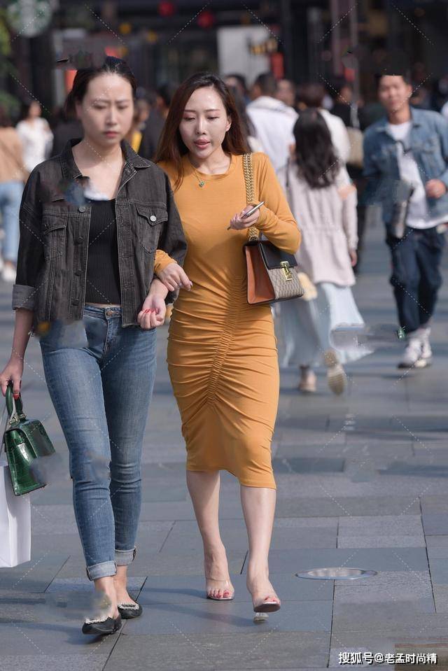 设计|摄影：打底裤搭配简洁优雅，纯净美丽