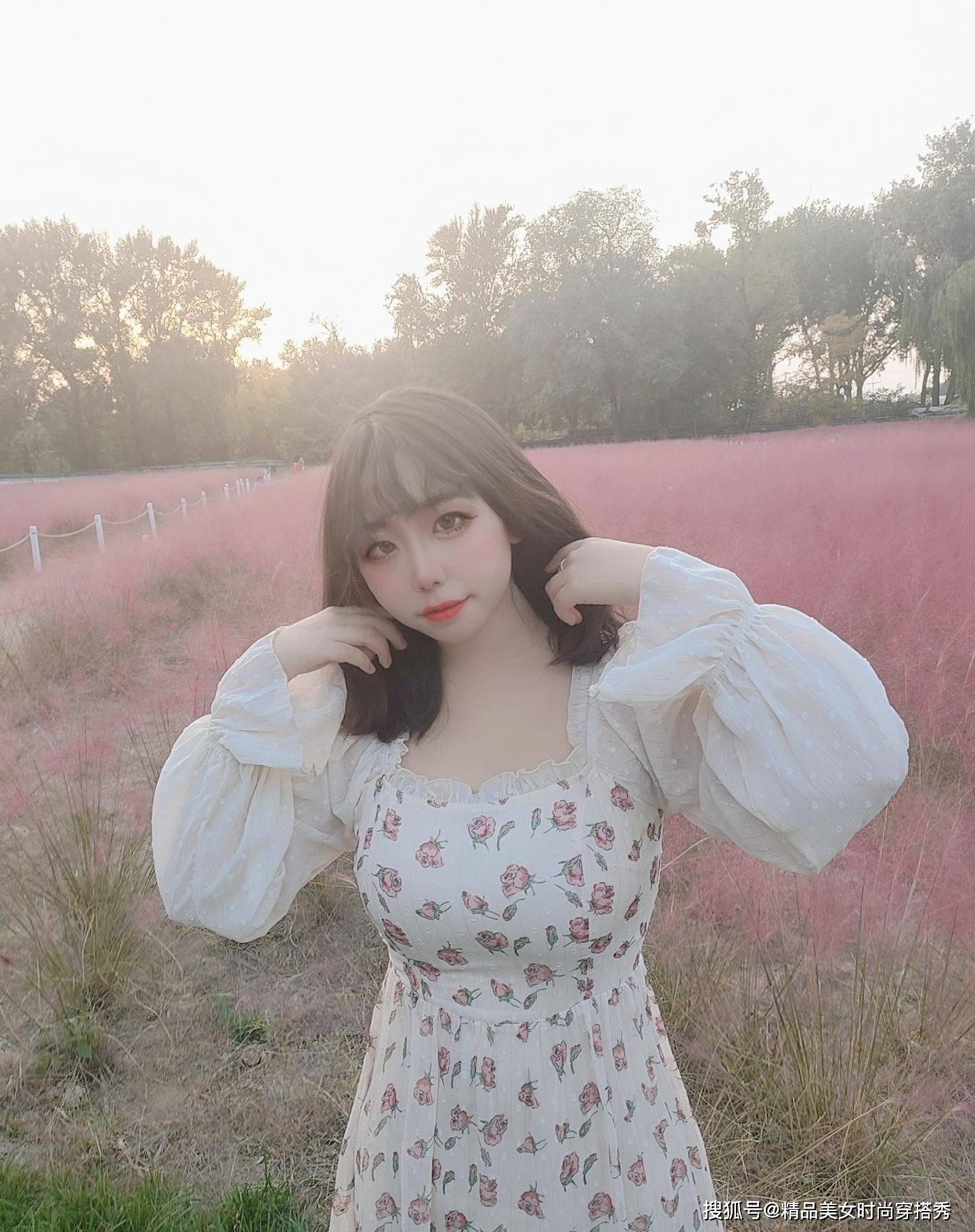 服装|法式风格的碎花连衣裙,让你做一个优雅的小女人