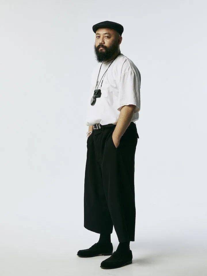 的比例|每个人都应该学会穿黑白色