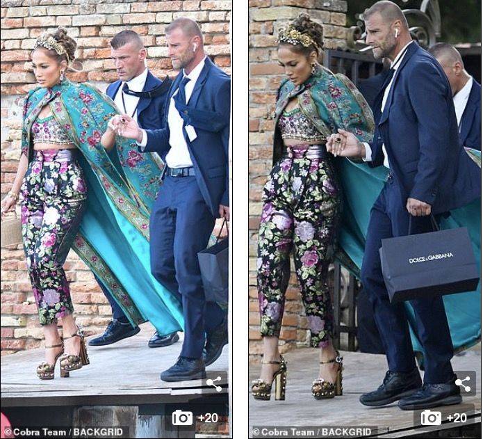 Gabbana|J.LO威尼斯时装秀出洋相，浮夸穿搭展现女王气场，却被拍到标签没剪超尴尬