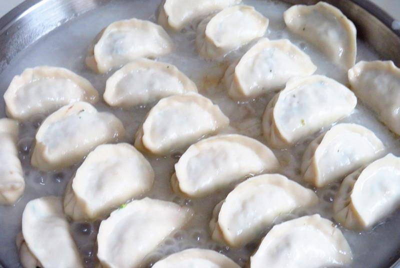 面团|早餐煎饺用这两样调馅，比素三鲜的还好吃，儿子一人能吃一锅！