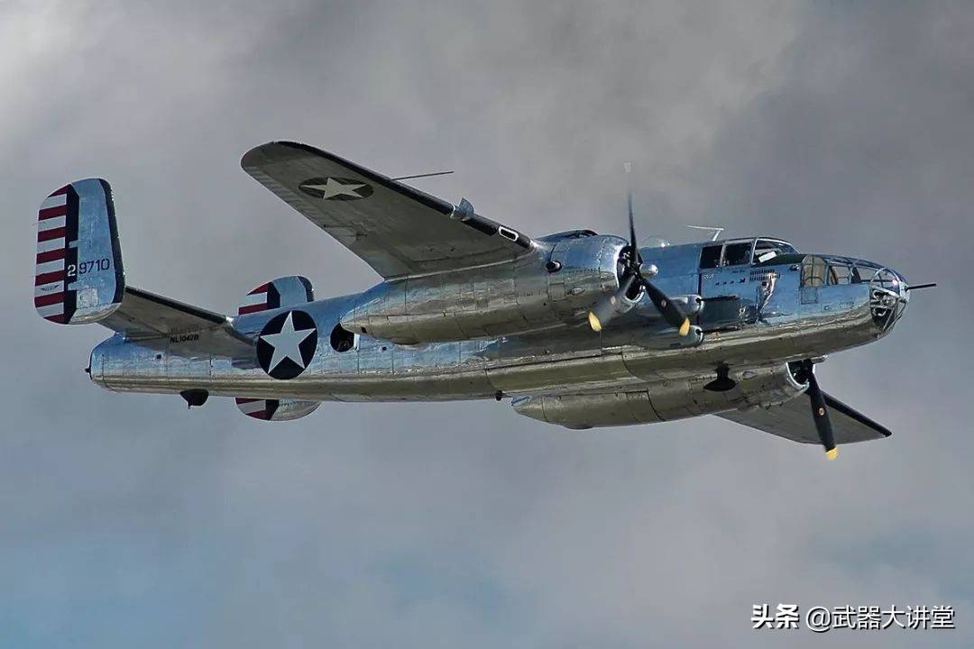 原創空襲東京的戰神,配備坦克主炮和18挺機槍,不愧阿甘爹的超級魔改