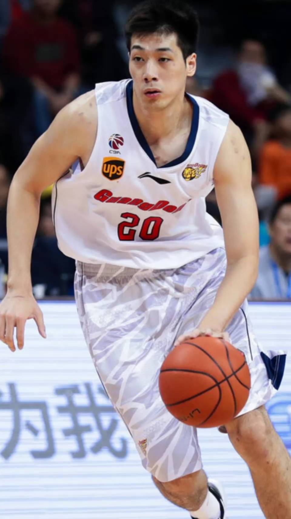 任骏飞,场均11分5.7篮板1.