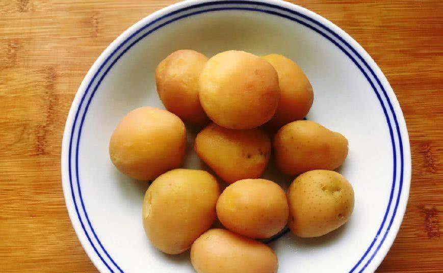 土豆的做法简单又好吃不用蒸 a5618653781145da96de19541c93a61a.jpeg