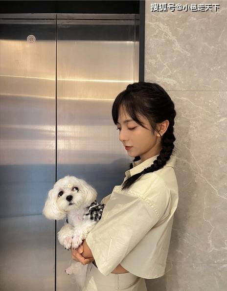 白色|厉嘉琪白色连衣裙甜美写真