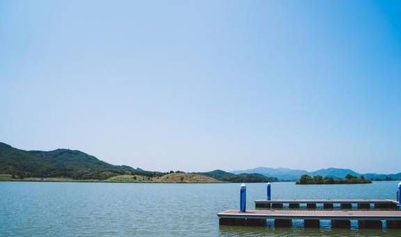绍兴第一大淡水湖，十七孔桥设计感十足，周末度假游推荐
