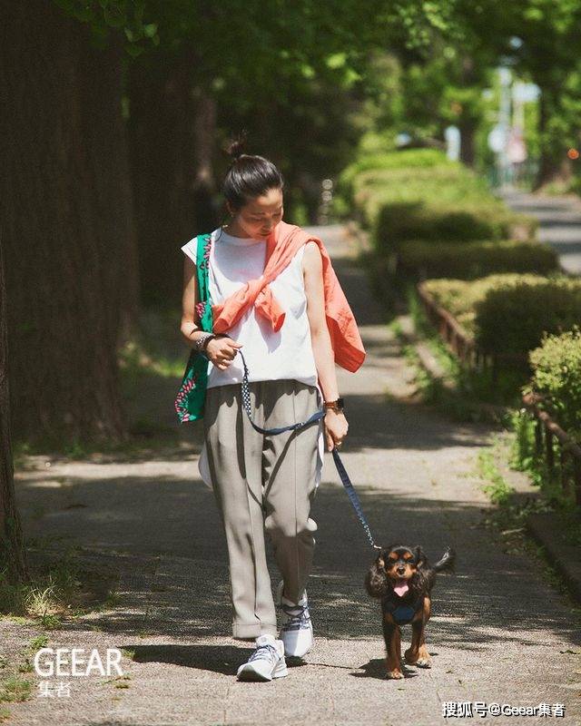 层次感|风靡日本年轻男女的“斜挂衬衫”穿搭法究竟有何魅力？