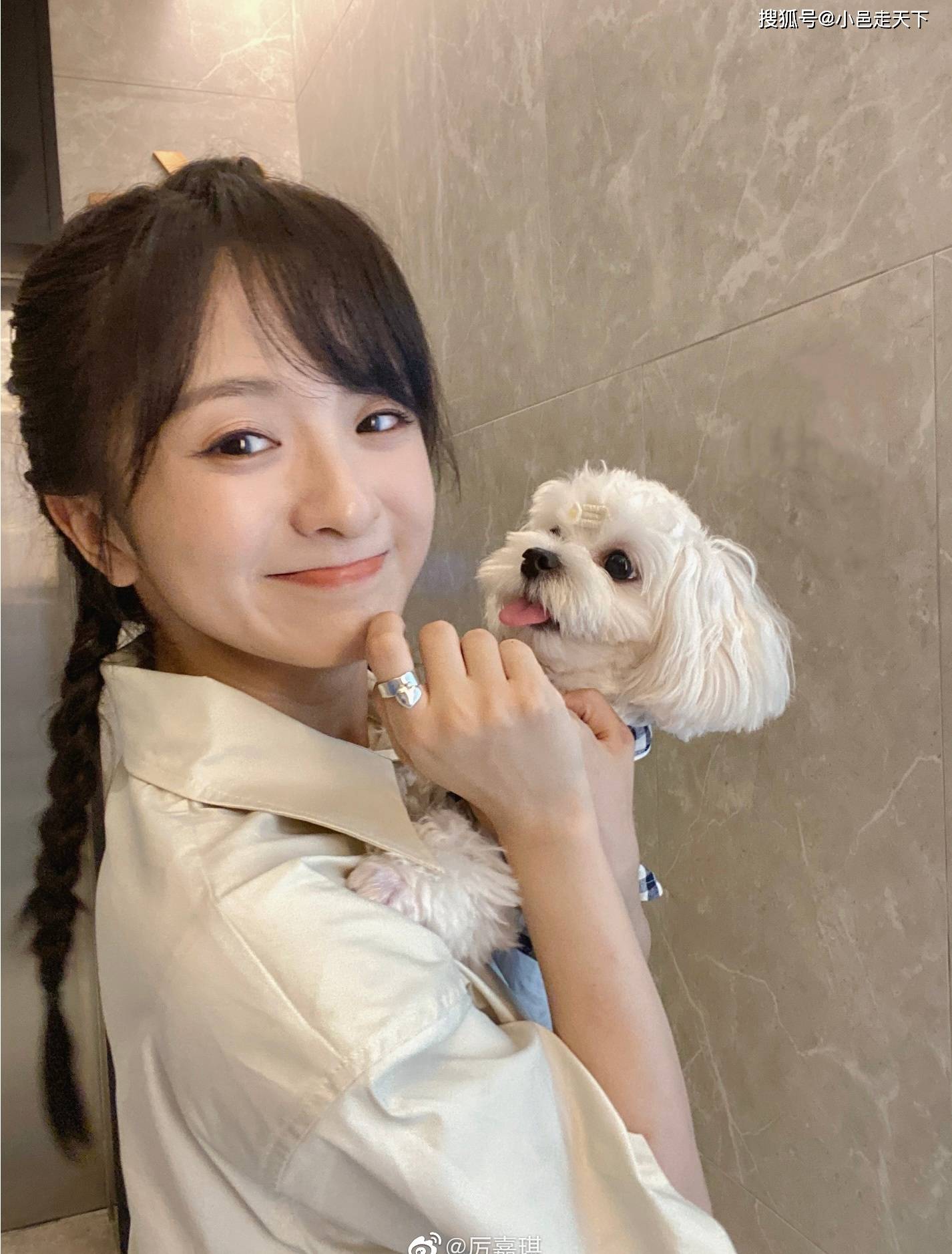 白色|厉嘉琪白色连衣裙甜美写真