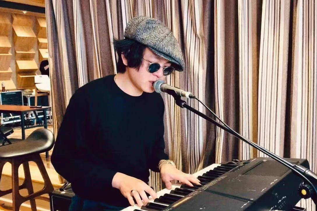 原创被看衰的恋情并没有分手马思纯张哲轩甜蜜聚餐还带着妈妈参加