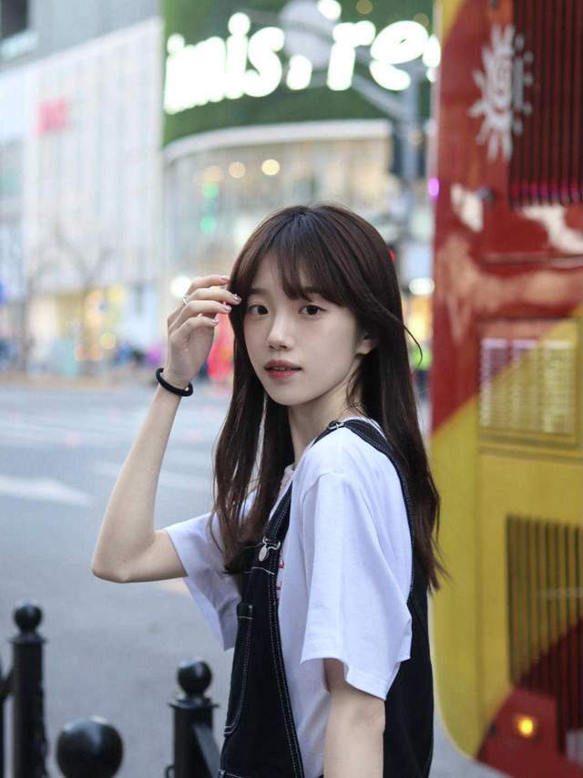 显得|背带裤是“年轻”的代表？原来30+也能穿出青春感，减龄又洋气