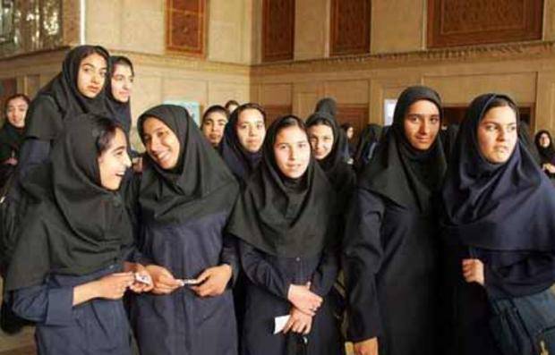 伊朗末代国王：进行现代化变革，女性不戴头巾，为何还会被推翻？
