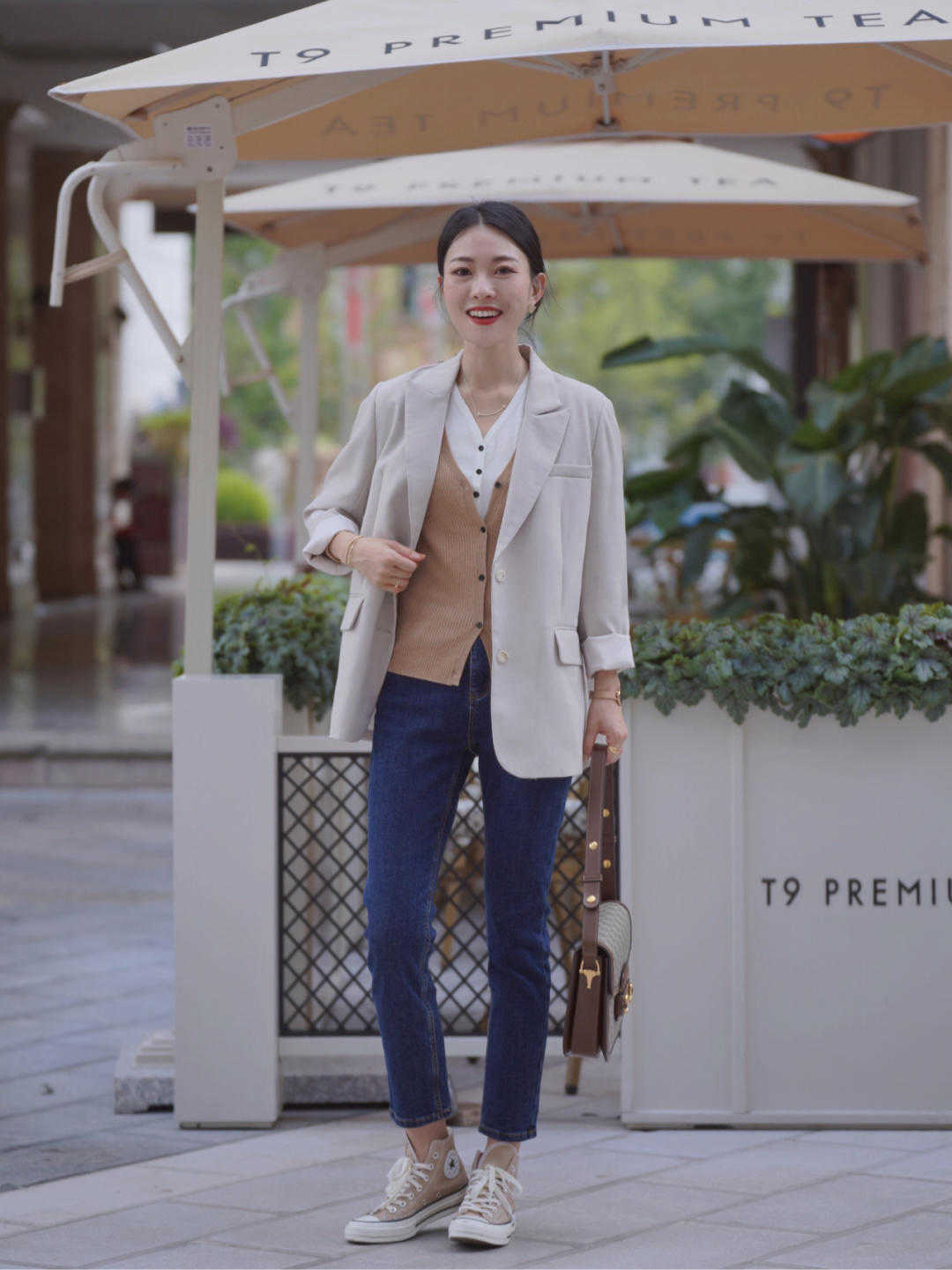 显得|针织衫有多耐看?几套活力满满的示范穿搭送你,漂亮大气