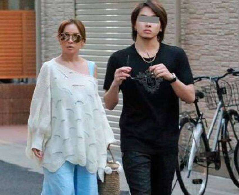 相武纱季松坂在婚后首次亮相高我星参加主演电影的完成报告2021年
