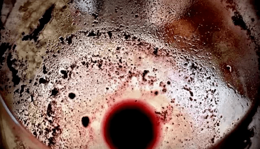 老酒|酒中发现了“黑渣”,你敢喝吗?