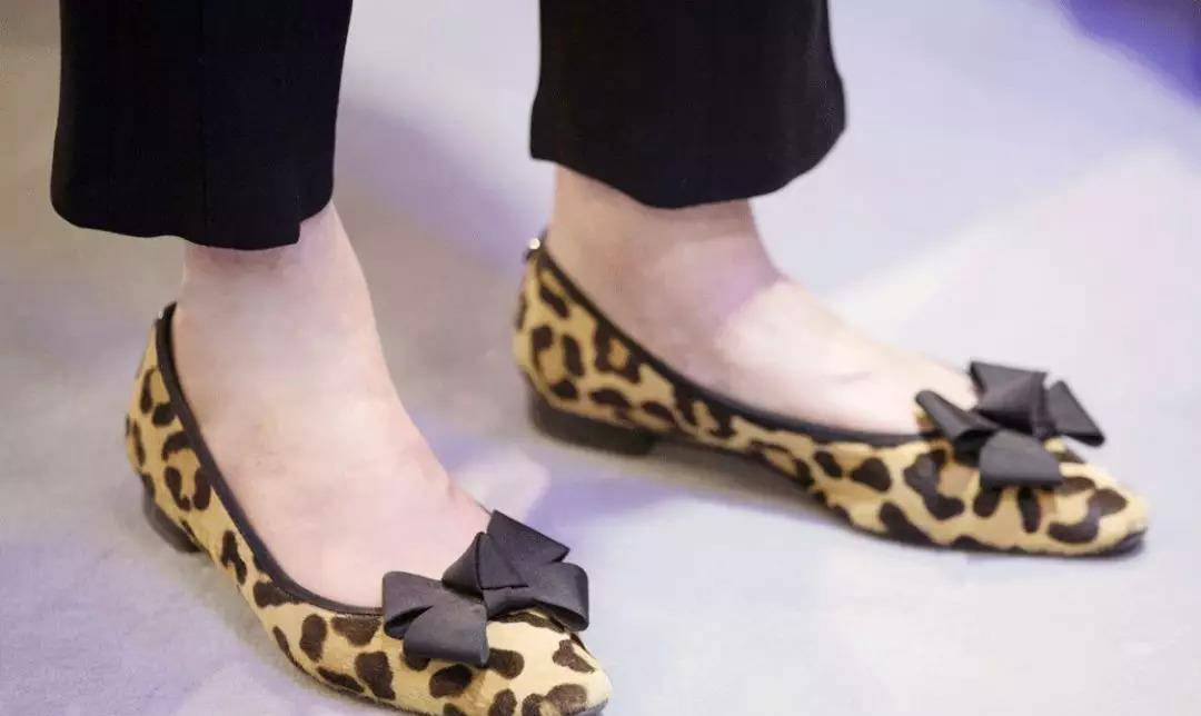 Bennett|穿着豹纹当首相，就算60岁也要画最美的妆，穿最美的衣服