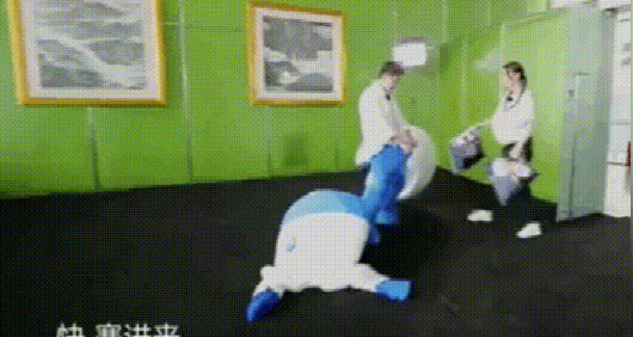 胸骨|刘宪华韩式综艺感又过头，拿筋膜枪怼韩庚太危险，节目组都慌了