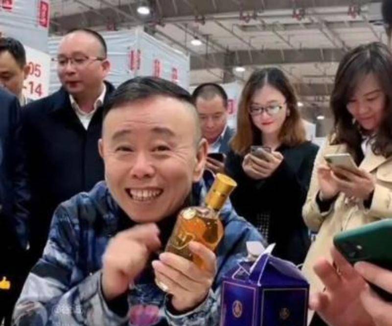 潘长江老婆与潘长江近照 dbe0e868c12b41d49a2b6b2eae6a12e0.jpeg
