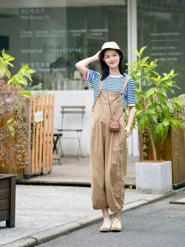 显得|背带裤是“年轻”的代表?原来30+也能穿出青春感,减龄又洋气
