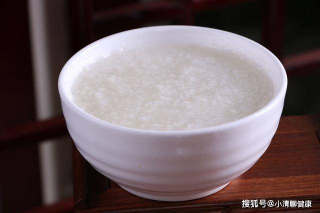 降低|多走路能降血糖？坦白说：若想血糖稳定，请做好2事，或许更靠谱