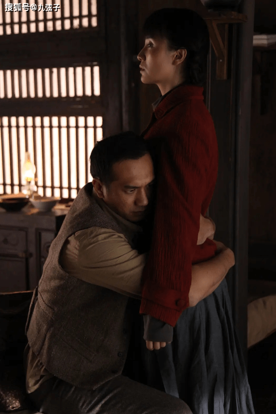 父母|插足名导婚姻，以“洗头妹”一跃封后，戏红人不红小宋佳