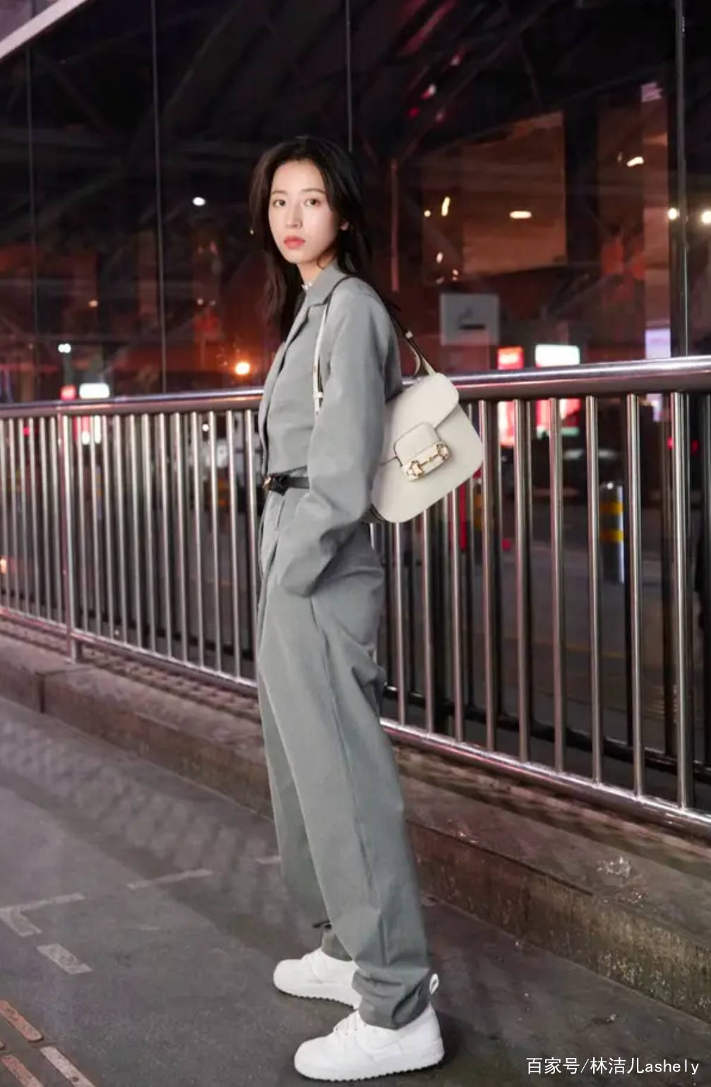 下半身|戏里的穿搭极具质感，戏外的私服个性摩登，周雨彤堪称穿搭教科书