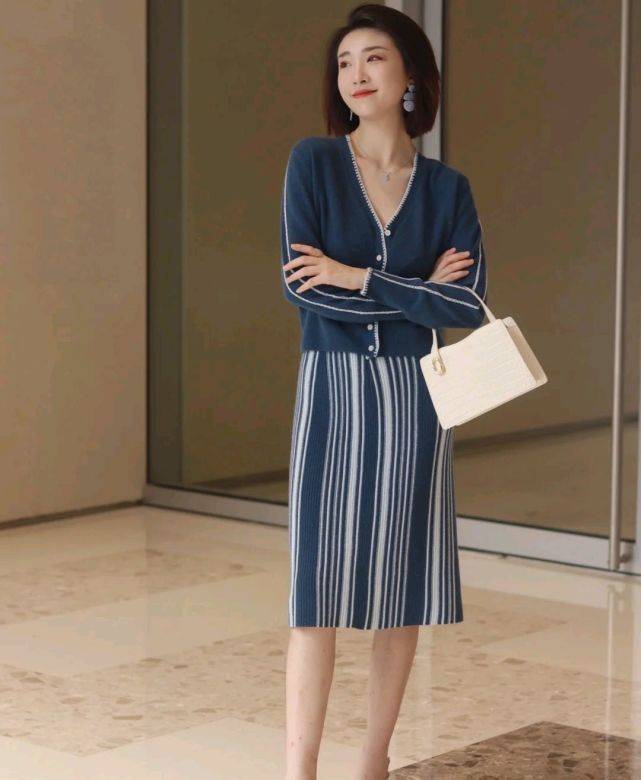 做个有魅力的成熟女人,会穿衣打扮是关键,优雅穿搭就很有女人味