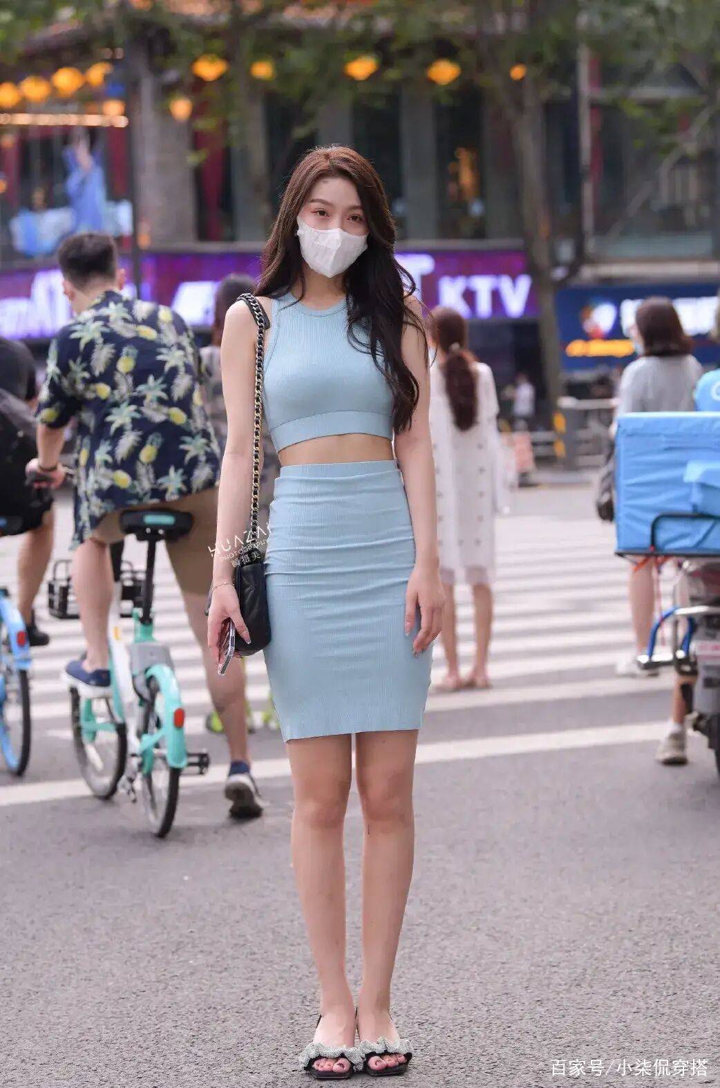 高跟|选半身裙还是短裤？“筷子腿”女性有话说，这样搭配更有奇效！