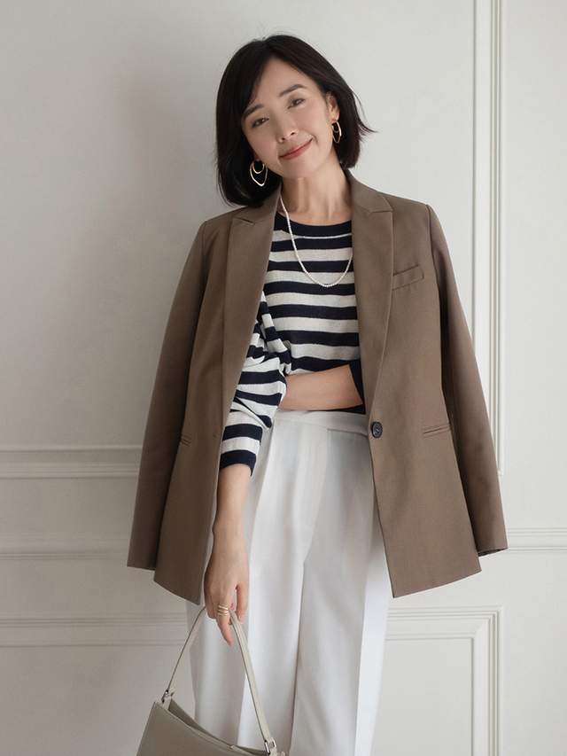 感觉|“西装外套+牛仔裤”这样穿，内搭衬衫简约又洋气，很适合小个子