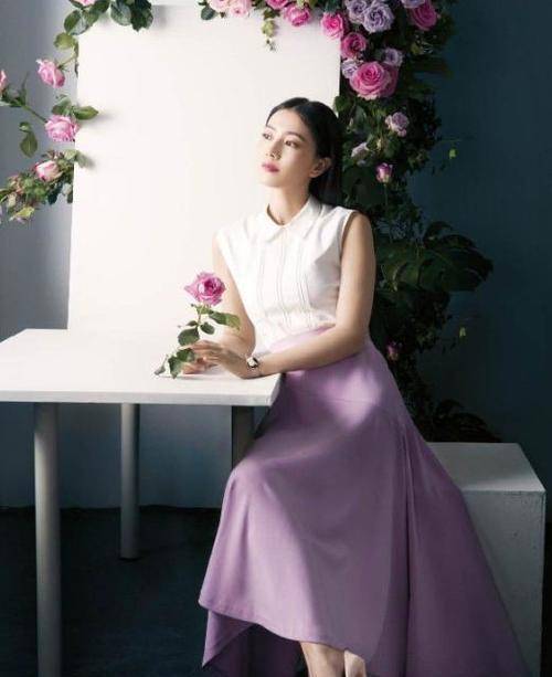 技能|42岁高圆圆女神技能再升级，露肩白裙尽显曲线，怼脸拍颜值太能打