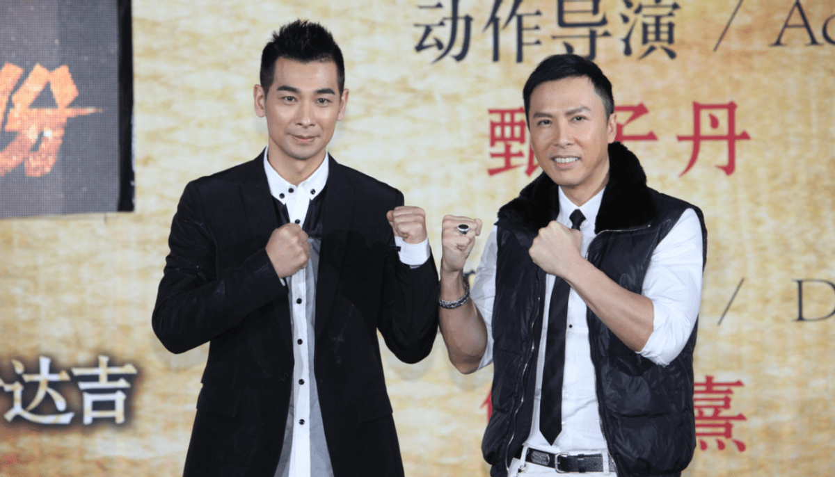 黑色|“功夫明星”赵文卓，50岁身材还挺好，穿简约白T还挺时尚