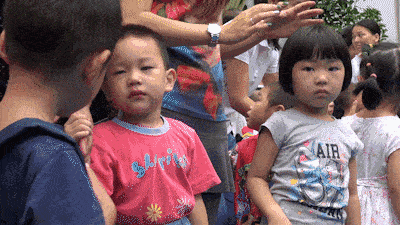 三个阶段|宝宝入园第二天，分离焦虑即将进入爆发状态，家长该何去何从？