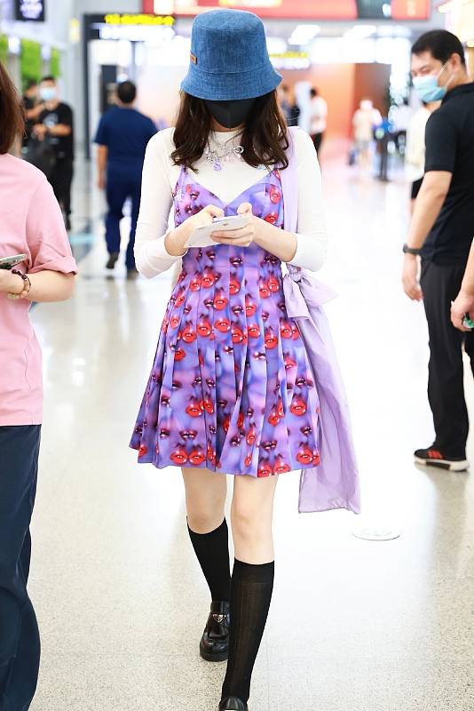 时装|古力娜扎穿搭太接地气，百元服饰穿出大牌感，太适合小女生了