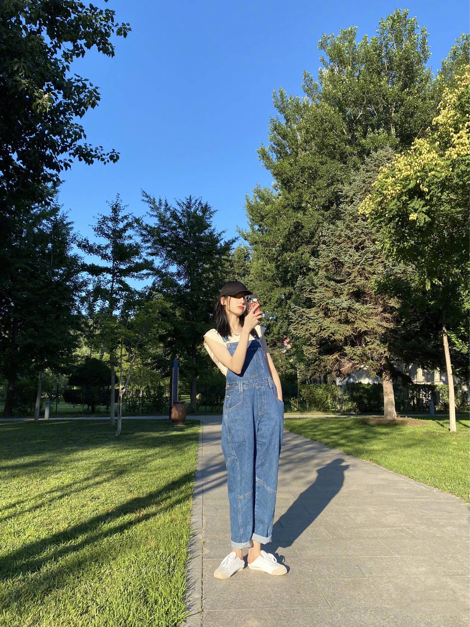 夏天|迪丽热巴最新私服分享，抓住夏天的尾巴，阳光下的明媚笑容～