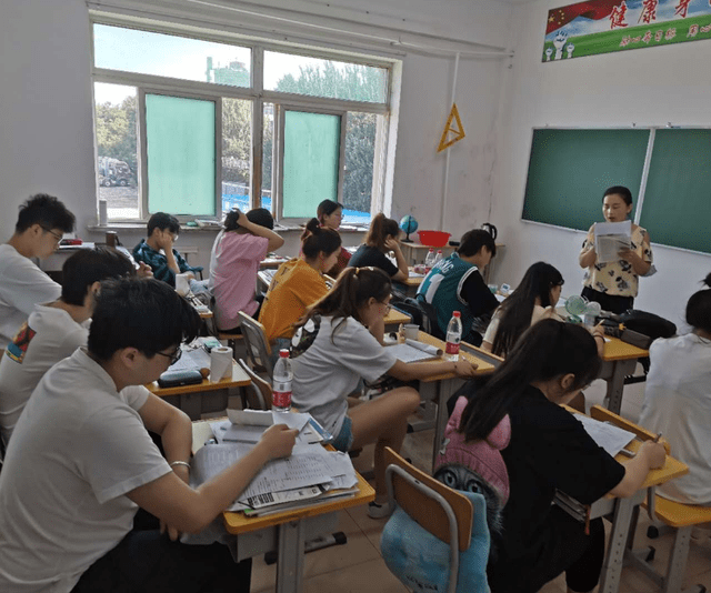 家长|学生没天赋，父母不要让他提前上学，拔苗助长很可能起到相反效果