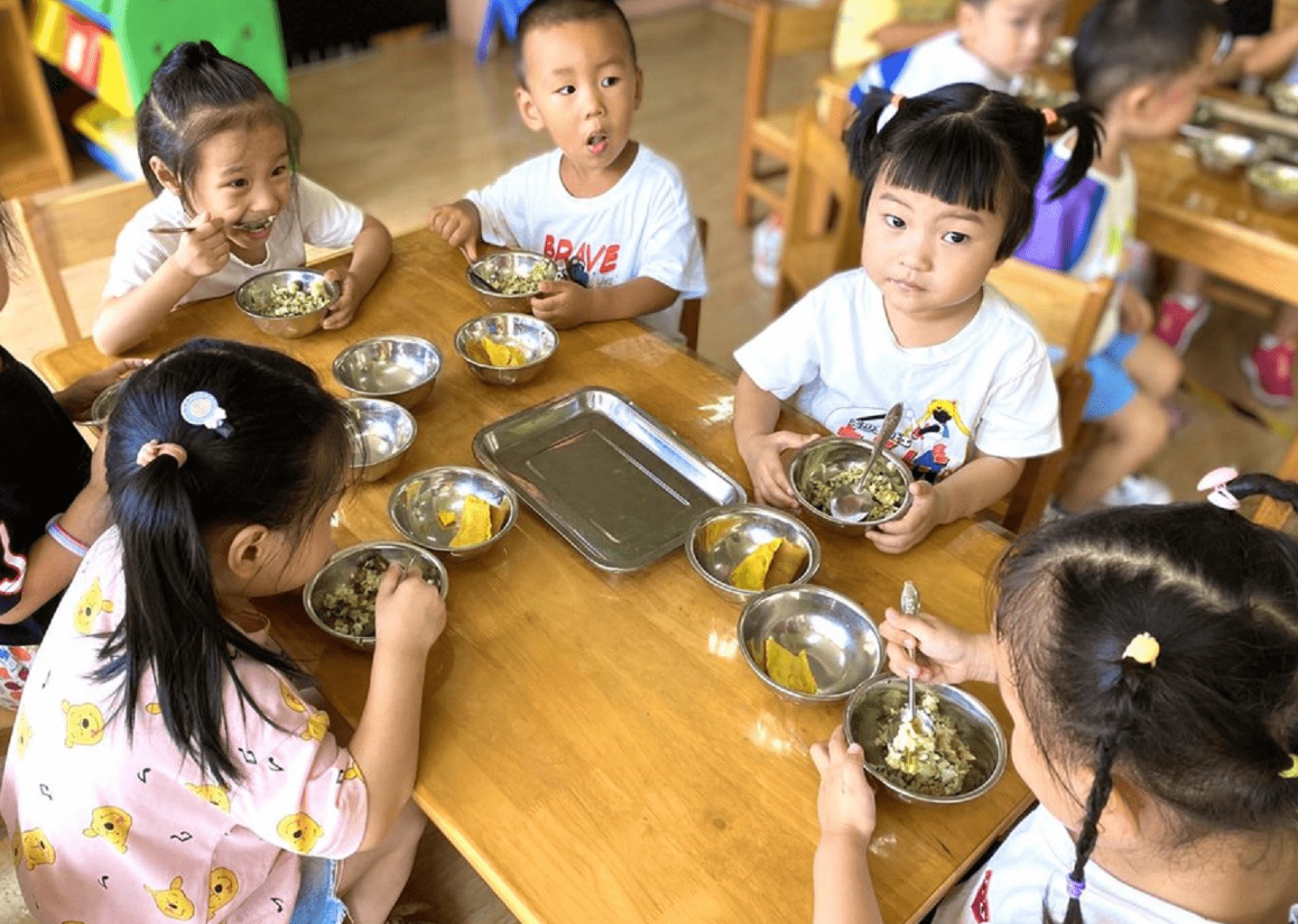 玩具|孩子上幼儿园时，家长记住“3不要4要”，宝宝更快适应校园生活