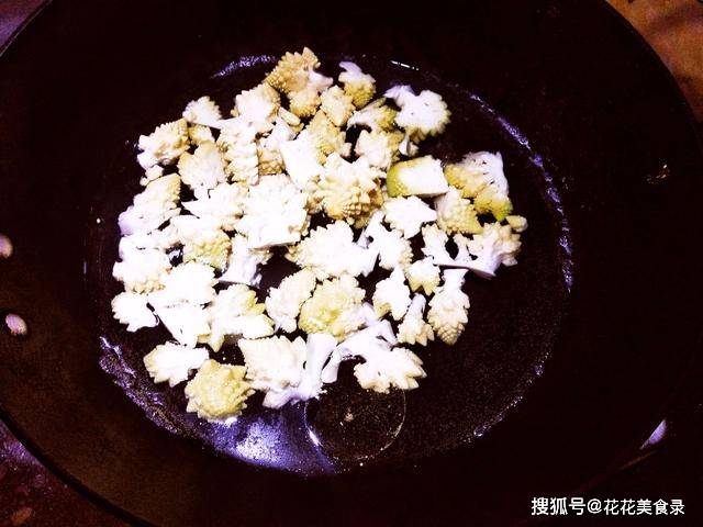 啥叫有机花菜 0c39f0857e394c388c46ee2cfe4d0720.jpeg