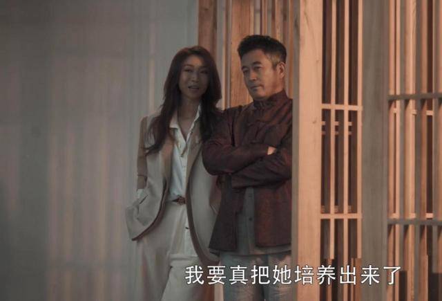 材质|孙红雷眼光真毒，小14岁老婆穿阔腿裤还有超模腿，177身高太惹眼