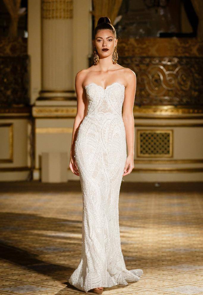 高定|Berta高定婚纱礼服T台秀场，永恒不变的浪漫情怀，戏剧感唯美华服