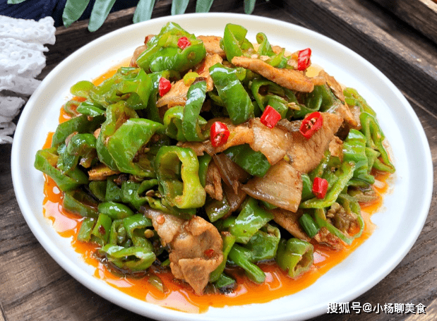 下锅|炒小炒肉时，很多人直接下锅，学会这个“技巧”，好处不油腻