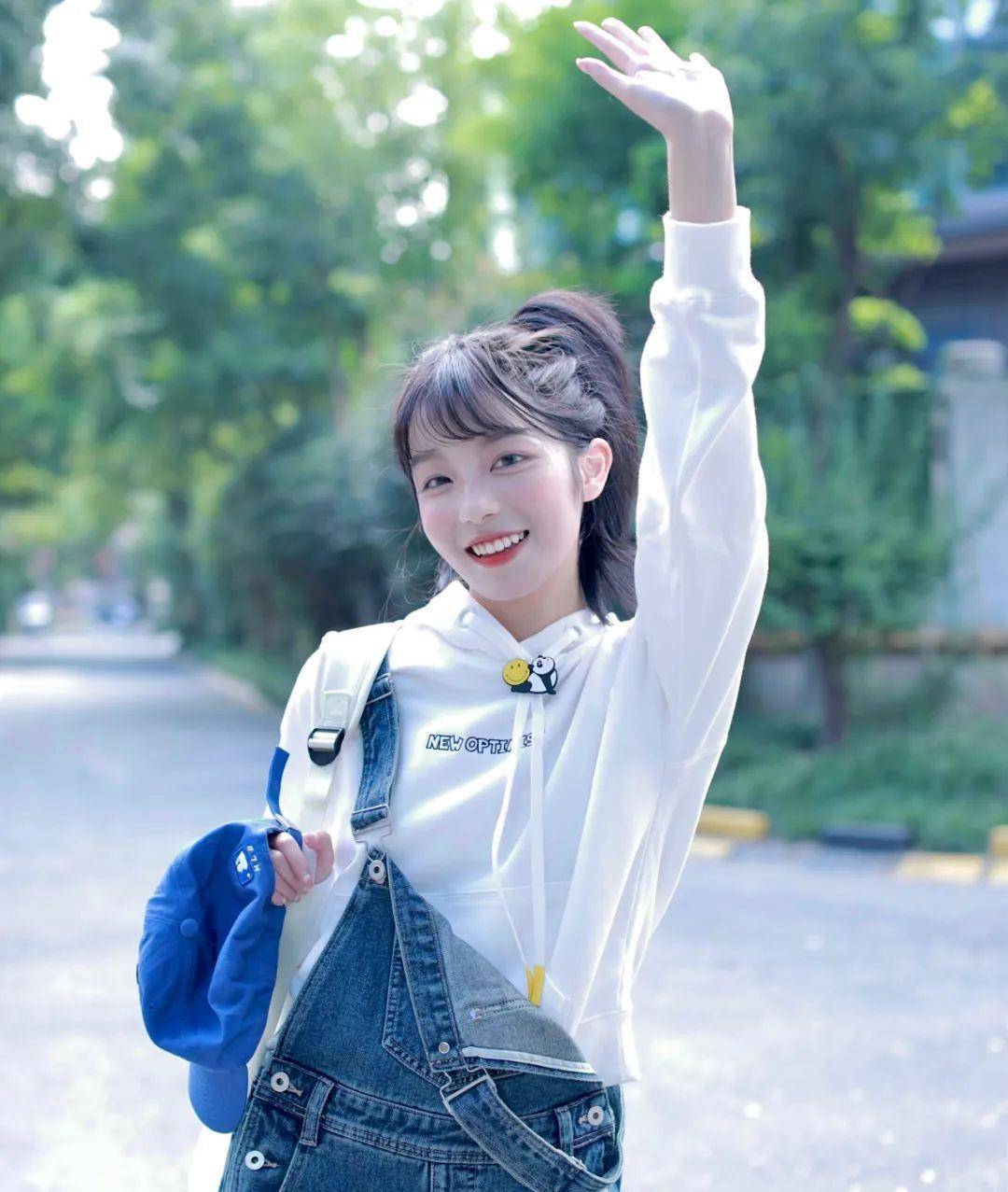 姐妹|是时候穿卫衣了!小个子初秋这样穿,显高又减龄