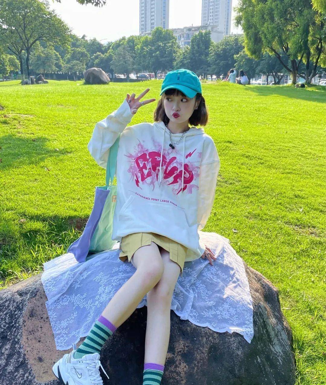 姐妹|是时候穿卫衣了!小个子初秋这样穿,显高又减龄