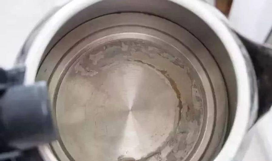 因为|烧自来水后的“水垢”,长期喝会得肾结石?答案会令你很意外!