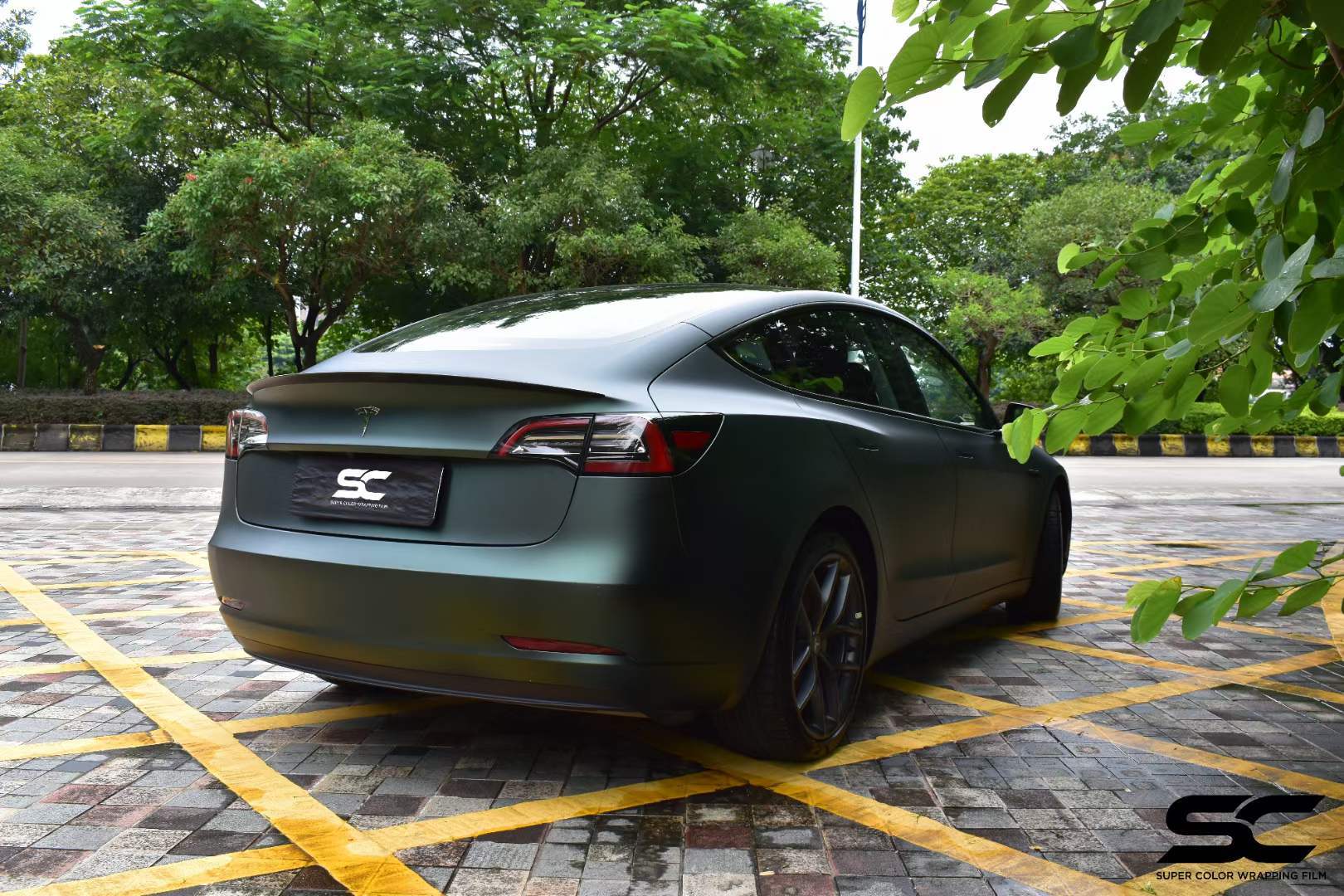 特斯拉model3改色案例sc改色膜超亚墨绿_色彩