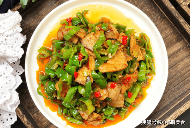 下锅|炒小炒肉时，很多人直接下锅，学会这个“技巧”，好处不油腻