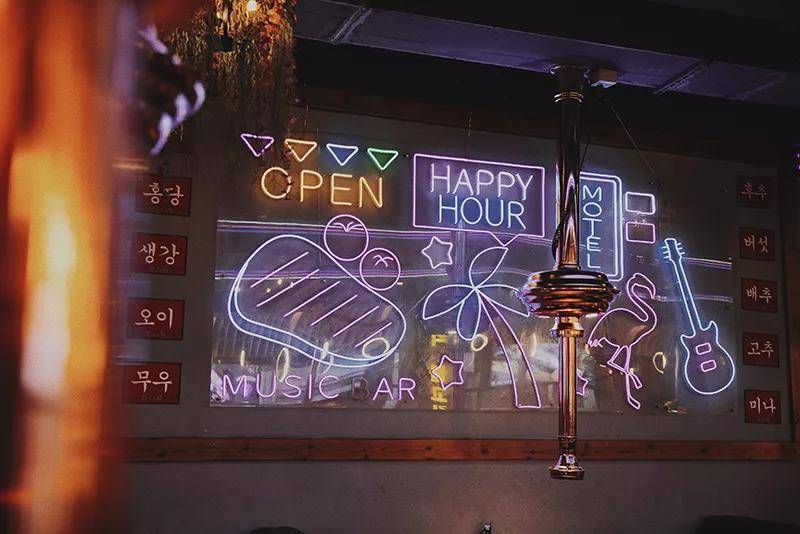 am-|吃m8和牛、看乐队live…