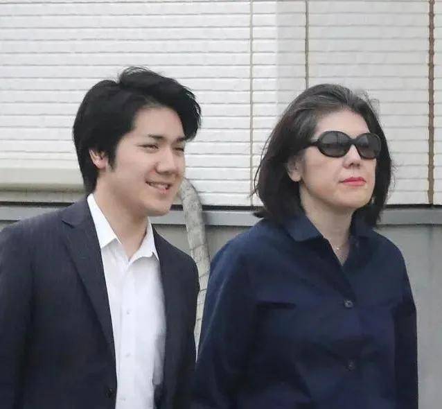 真子公主坚持和凤凰男 裸婚 决心年底前完婚 远嫁美国 小室