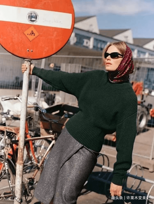 设计|立秋后,火了一种裙子叫“呢子裙”,优雅显贵,很适合30+女人